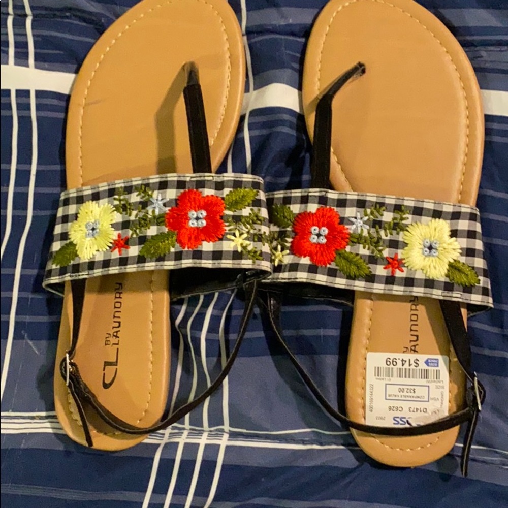 Cute sandals!